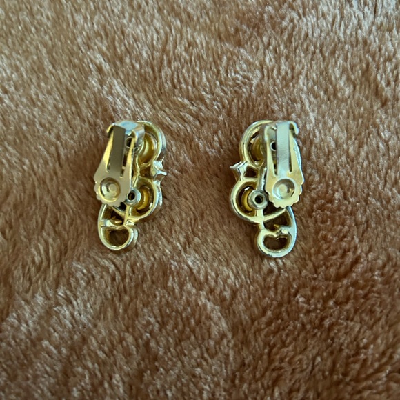 Vintage Emerald Green Necklace, Earrings and Necklace Extender in Gold Tone - Picture 5 of 13